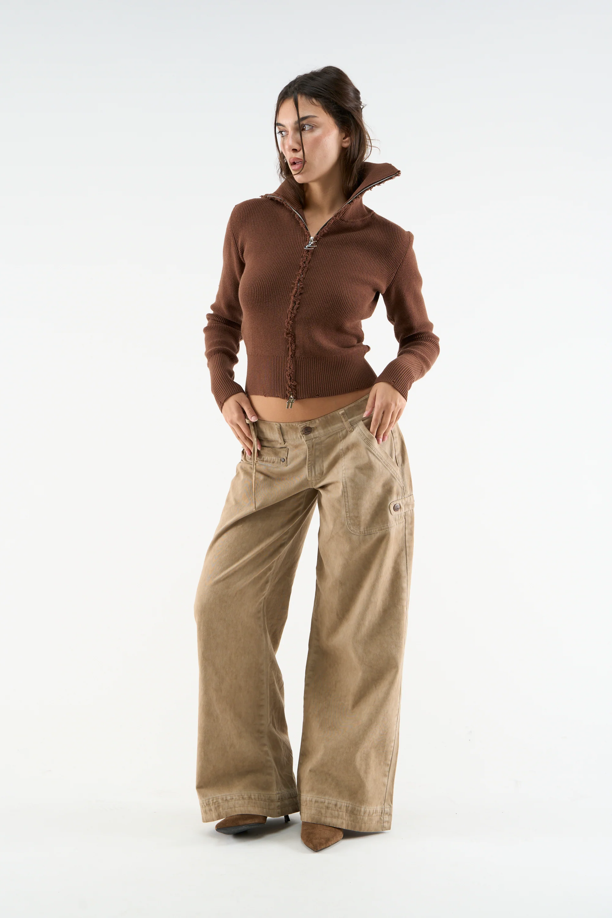 Nusa Brown Zipper - Image 2